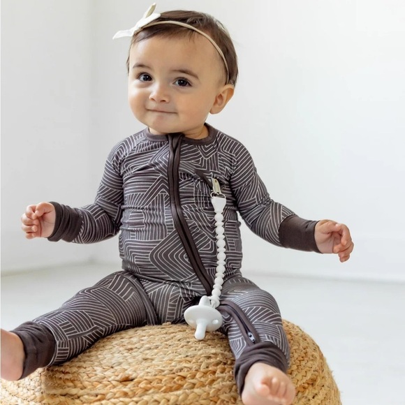 PB+GRAPE| Geometric ‘Maze’ Bamboo Footie - Picture 1 of 6